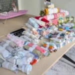 Auswahl an fertigen Zuschnitten für die Herstellung von Kleidung